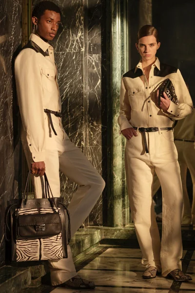 Look 17